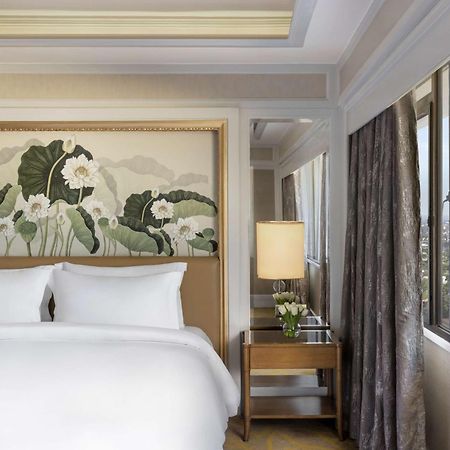 Dusit Thani Manila Μακάτι Εξωτερικό φωτογραφία A bedroom at the hotel