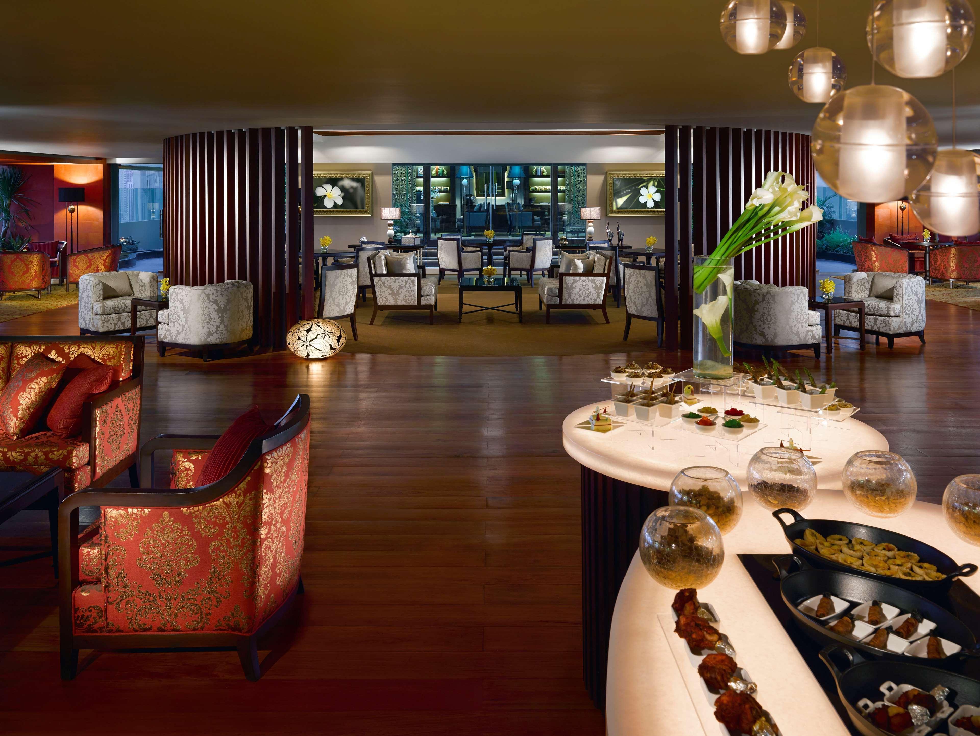 Dusit Thani Manila Μακάτι Εξωτερικό φωτογραφία The Club Lounge at the Hong Kong International Airport