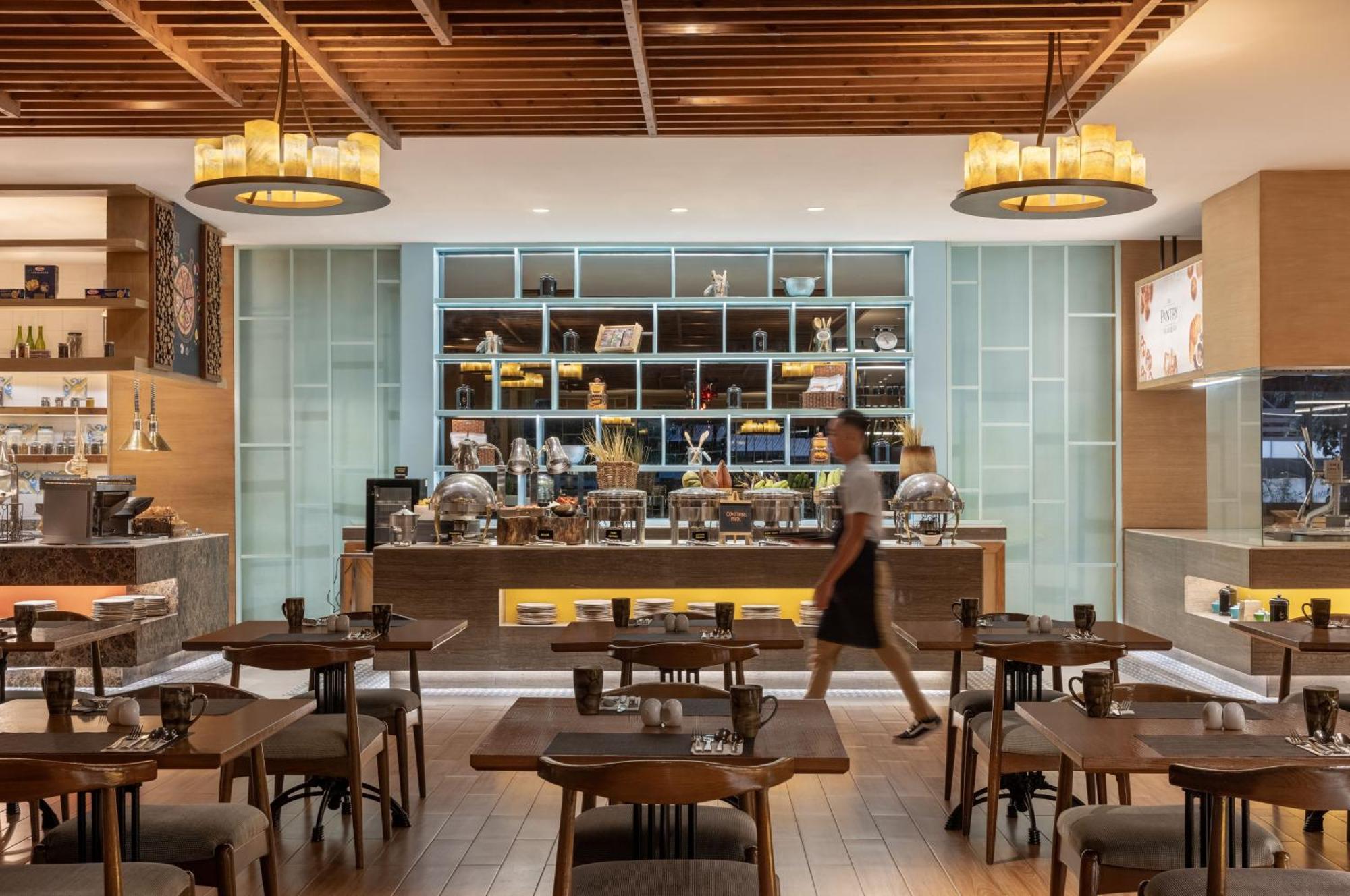 Dusit Thani Manila Μακάτι Εξωτερικό φωτογραφία The restaurant at the airport