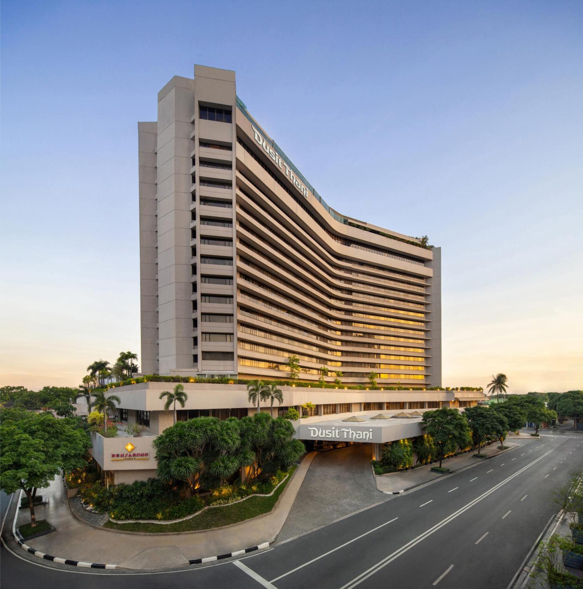 Dusit Thani Manila Μακάτι Εξωτερικό φωτογραφία The hotel in 2016