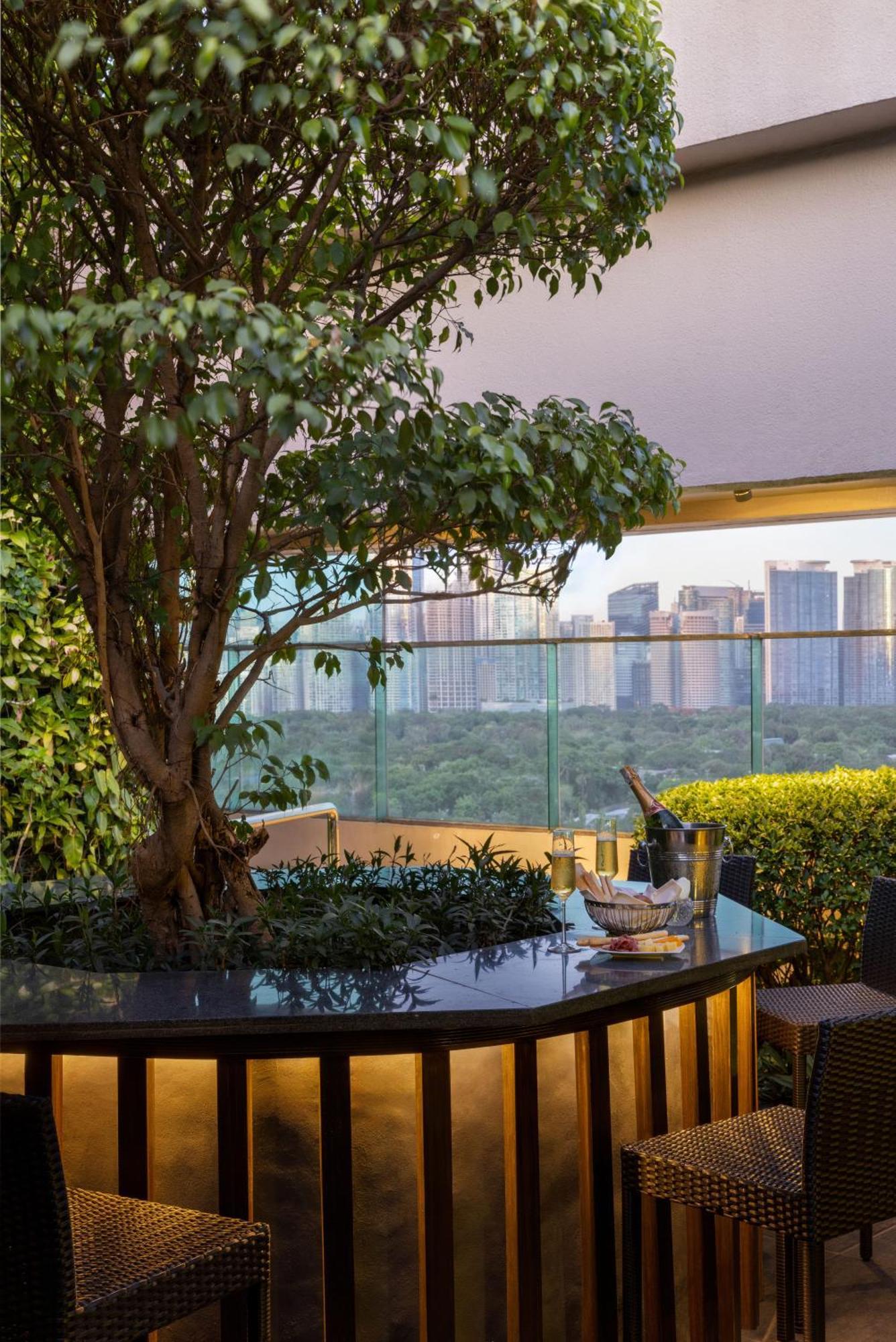 Dusit Thani Manila Μακάτι Εξωτερικό φωτογραφία The Park, Hyderabad
